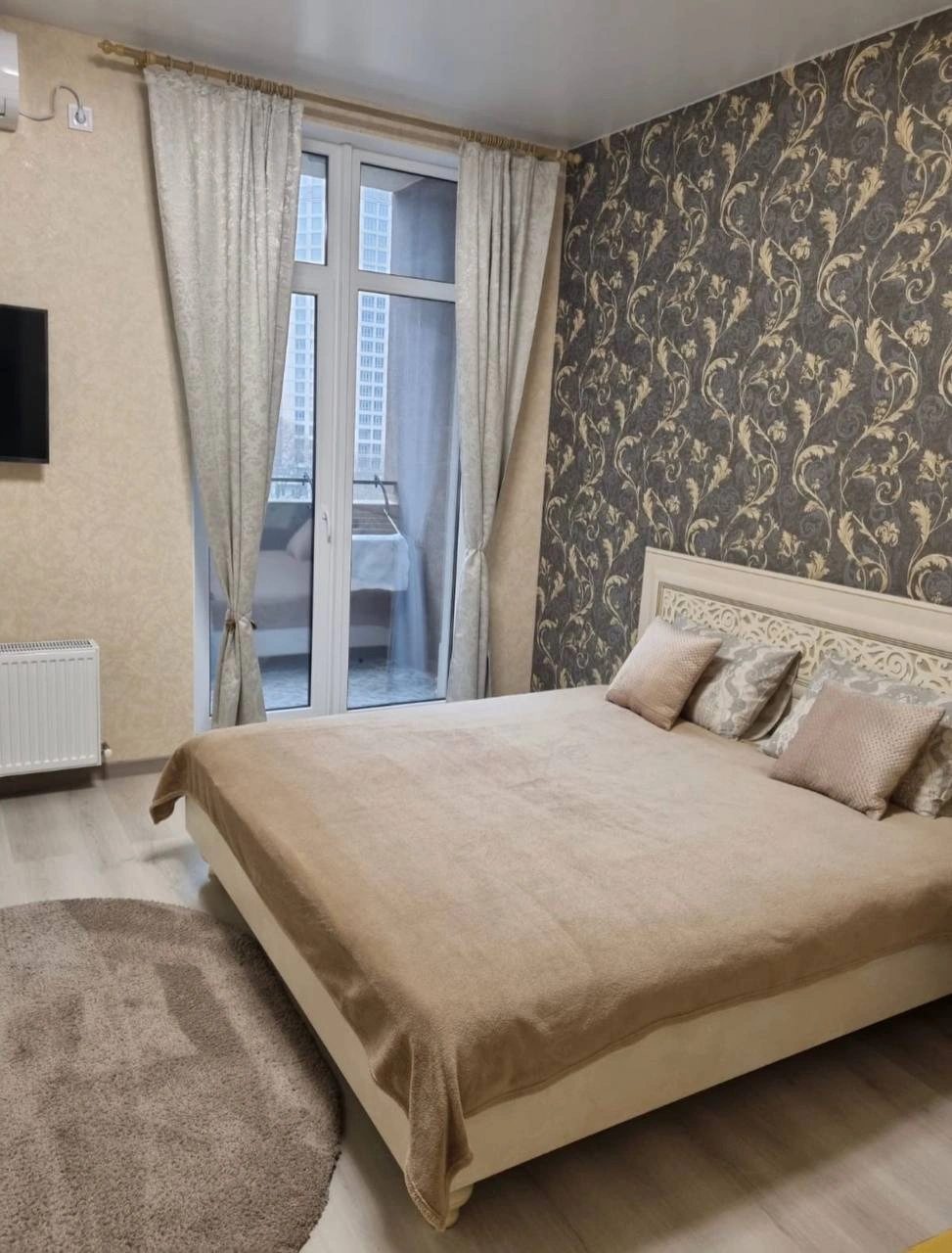Apartments for sale. 1 room, 38 m², 6th floor/24 floors. Henuezskaya, Odesa. 