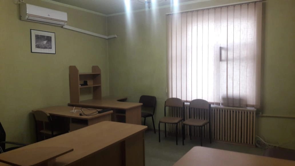 Office for rent. 2 rooms, 43 m², 1st floor/5 floors. 32, Blahovishchenska, Kharkiv. 