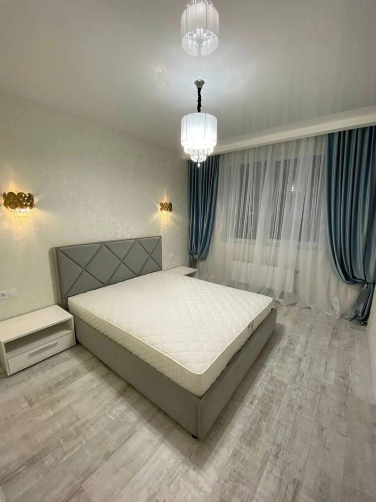 Apartments for sale. 3 rooms, 95 m², 9th floor/19 floors. 7, Zhemchuzhnaya ul., Odesa. 