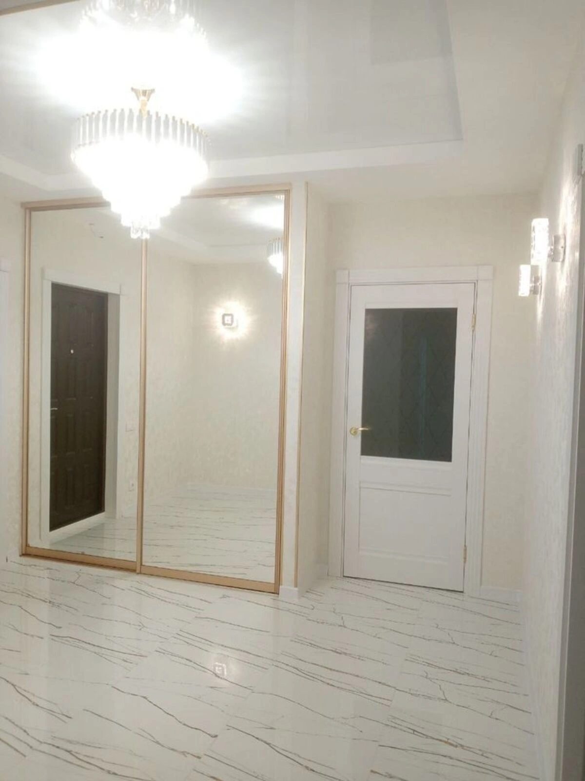 Продаж квартири. 3 rooms, 95 m², 9th floor/19 floors. 7, Жемчужная ул., Одеса. 