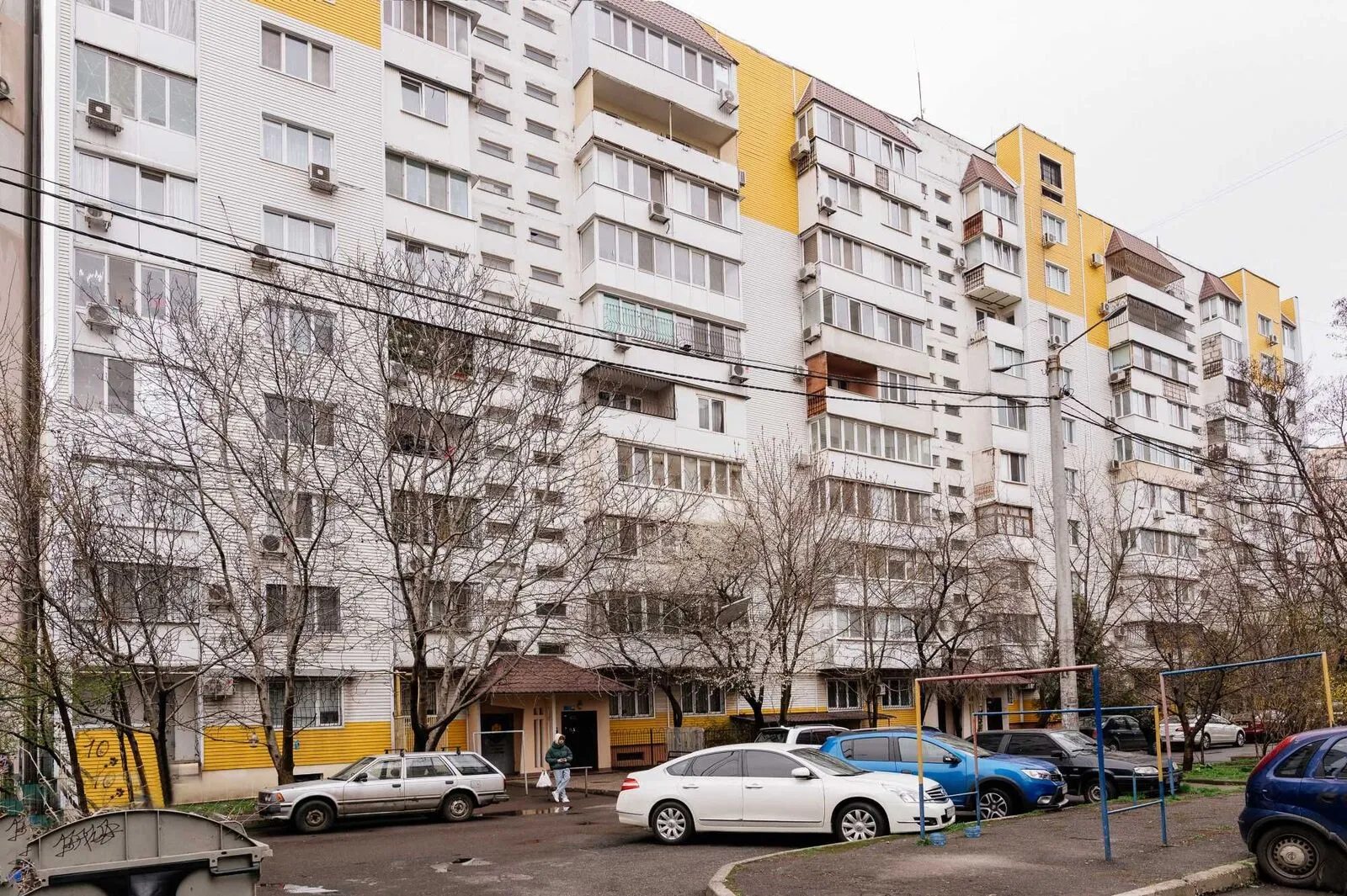 Apartments for sale. 3 rooms, 86 m², 4th floor/10 floors. 10, Topolynaya ul., Odesa. 