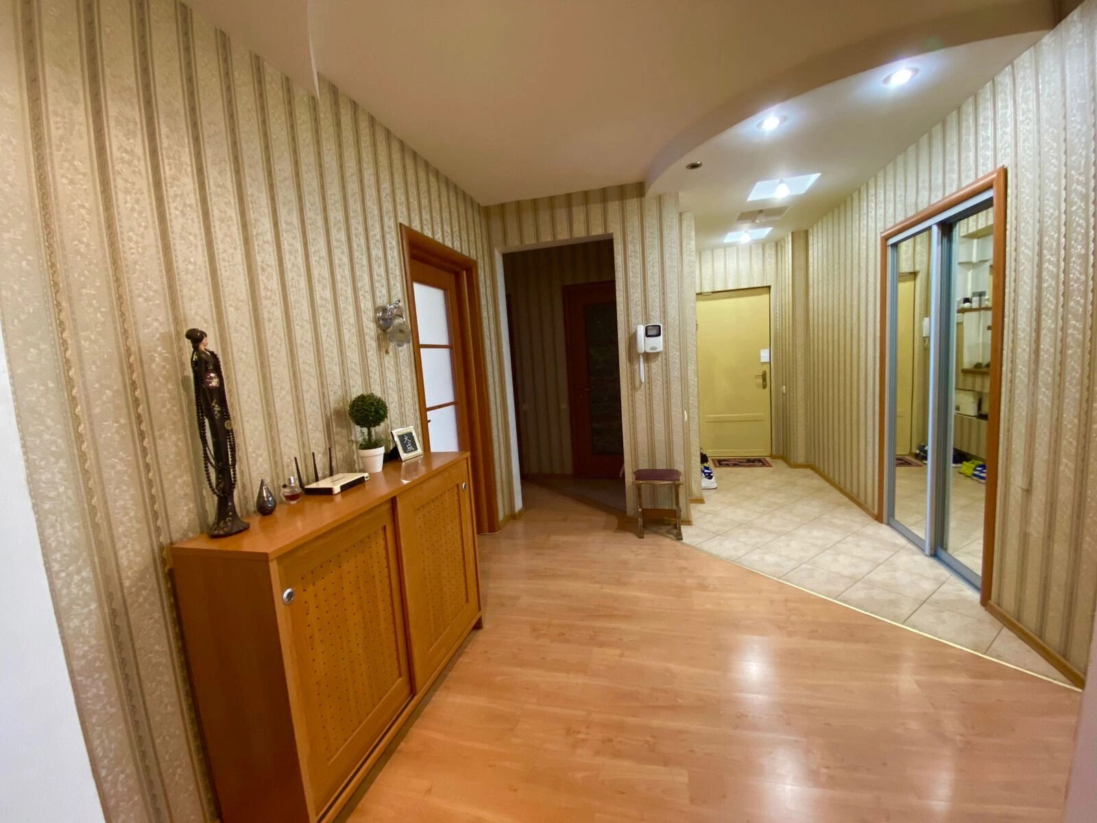 Apartments for sale. 4 rooms, 112 m², 9th floor/10 floors. 10, Topolynaya ul., Odesa. 
