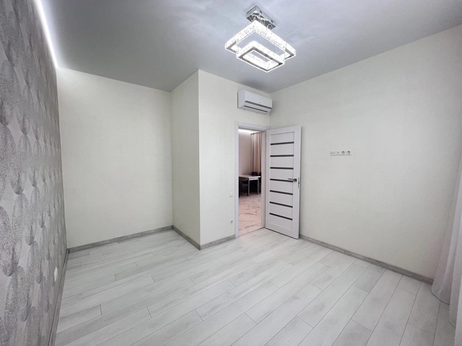 Продаж квартири. 2 rooms, 63 m², 13 floor/25 floors. 3, Генуэзская ул., Одеса. 