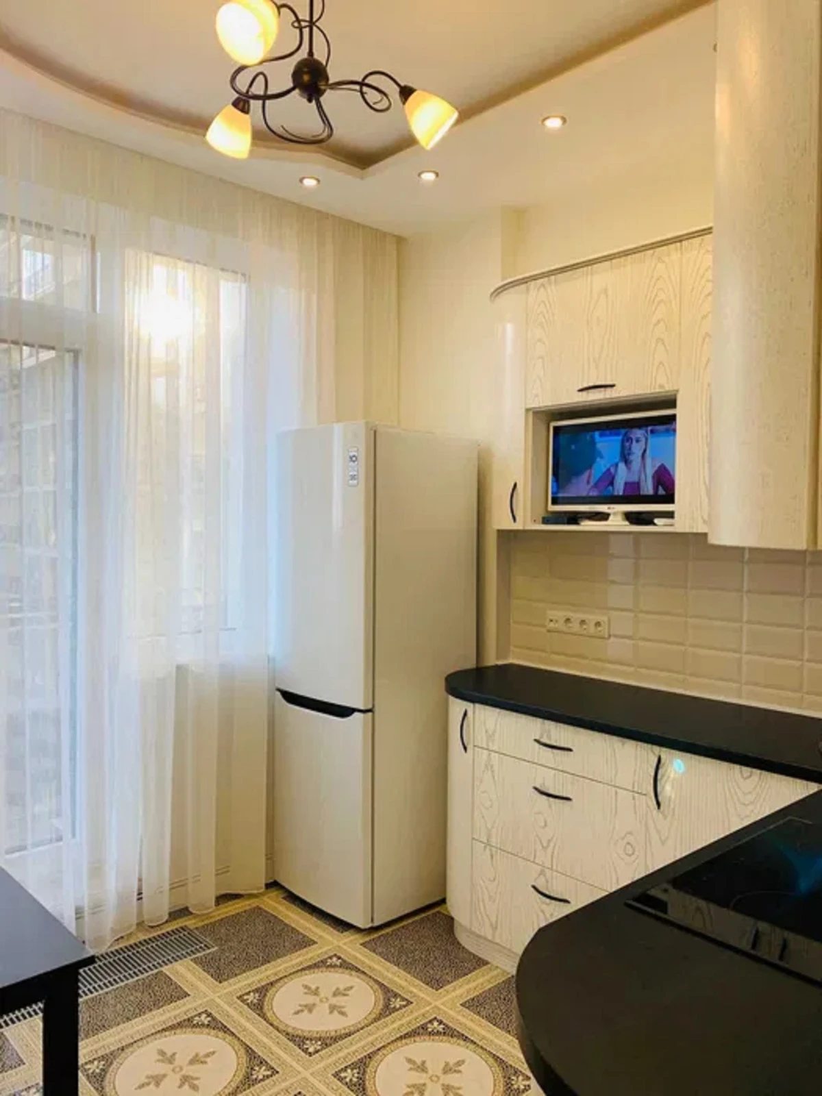 Apartments for sale. 1 room, 33 m², 9th floor/17 floors. 5, Zhemchuzhnaya ul., Odesa. 