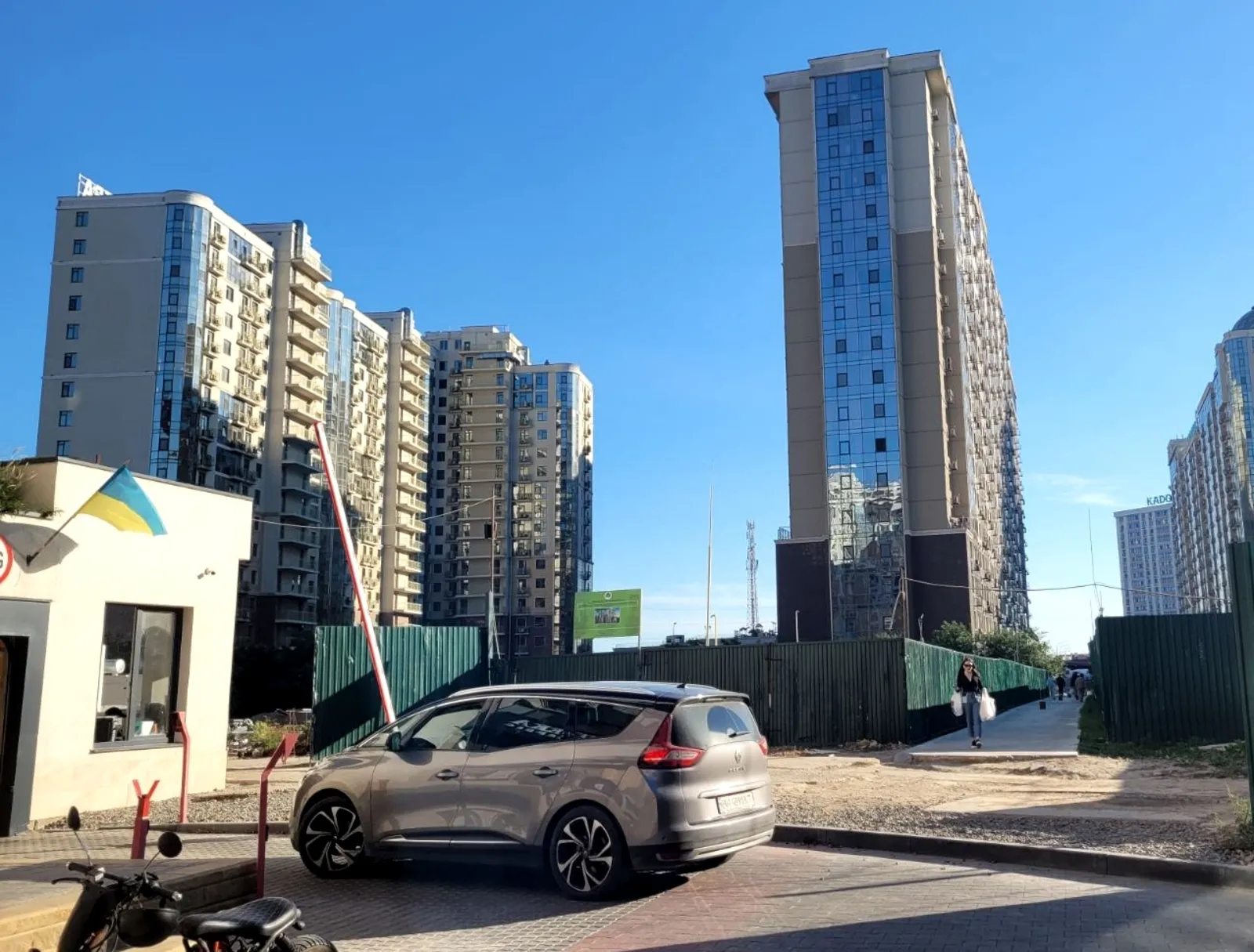 Apartments for sale. 2 rooms, 73 m², 5th floor/24 floors. 93, Sportyvnaya , Odesa. 