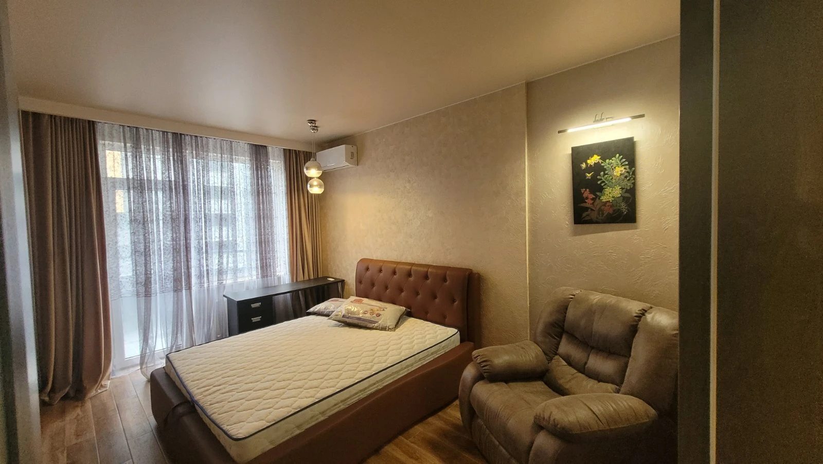 Apartments for sale. 2 rooms, 73 m², 5th floor/24 floors. 93, Sportyvnaya , Odesa. 