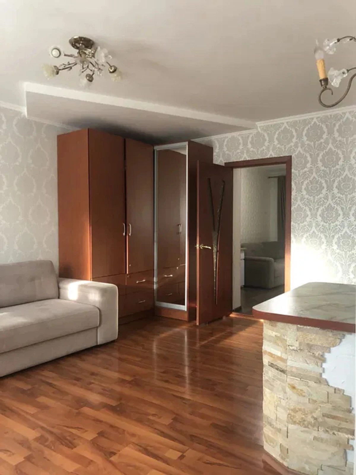Apartments for sale. 2 rooms, 44 m², 3rd floor/5 floors. 12, Varnenskaya ul., Odesa. 