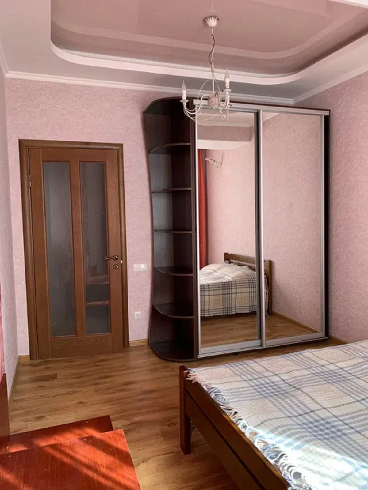 Apartments for sale. 2 rooms, 64 m², 2nd floor/5 floors. 101, Dacha Kovalevskoho ul., Odesa. 
