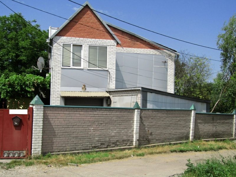 House for sale. 8 rooms, 296 m², 2 floors. Kazatskaya, Dnipro. 