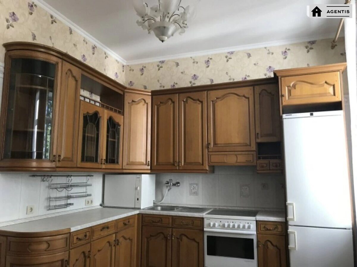 Здам квартиру 4 кімнати, 120 m², 4 пов./5 поверхів. 7, Академіка Богомольця вул., Київ. 