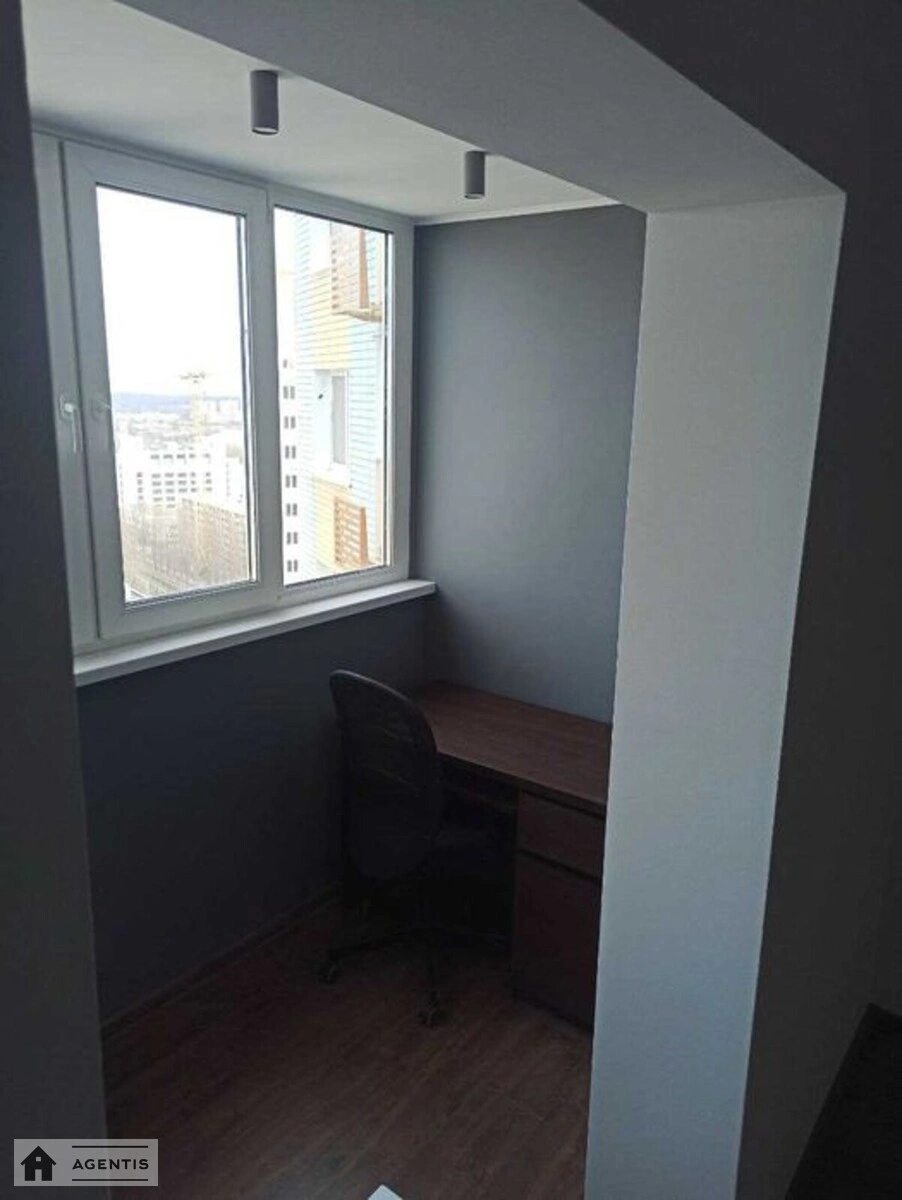 Apartment for rent. 3 rooms, 82 m², 23 floor/24 floors. Solomyanskyy rayon, Kyiv. 