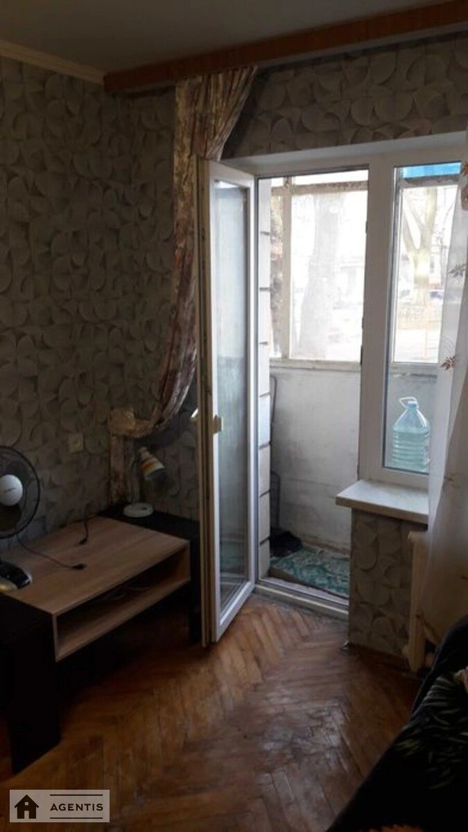 Apartment for rent. 1 room, 26 m², 1st floor/9 floors. 37, Demiyivska 37, Kyiv. 