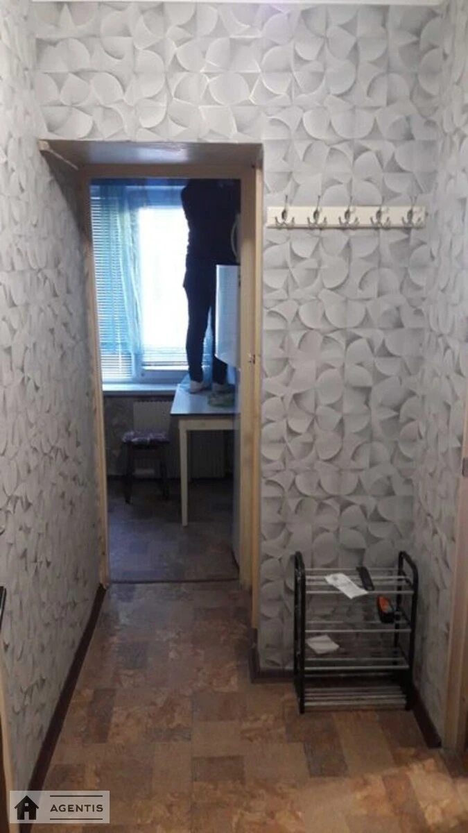 Apartment for rent. 1 room, 26 m², 1st floor/9 floors. 37, Demiyivska 37, Kyiv. 