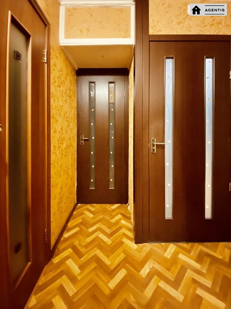 Apartment for rent. 1 room, 35 m², 2nd floor/9 floors. 1, Ukrayinska 1, Kyiv. 