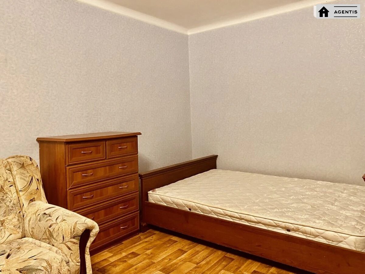 Сдам квартиру. 1 room, 35 m², 2nd floor/9 floors. 1, Украинская 1, Киев. 