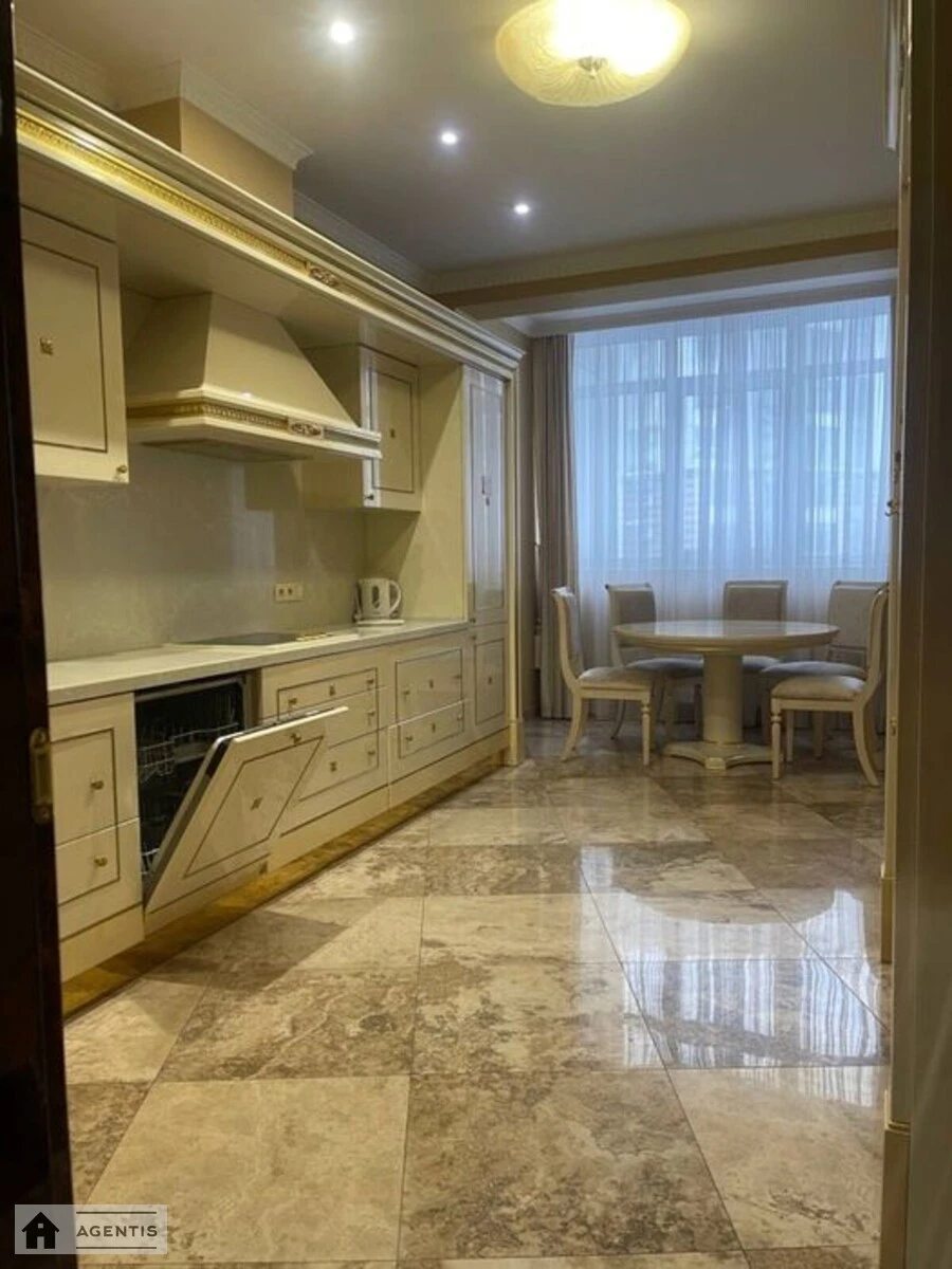 Apartment for rent. 3 rooms, 120 m², 4th floor/20 floors. Andriya Verkhohlyada vul. Mykhayla Drahomirova, Kyiv. 