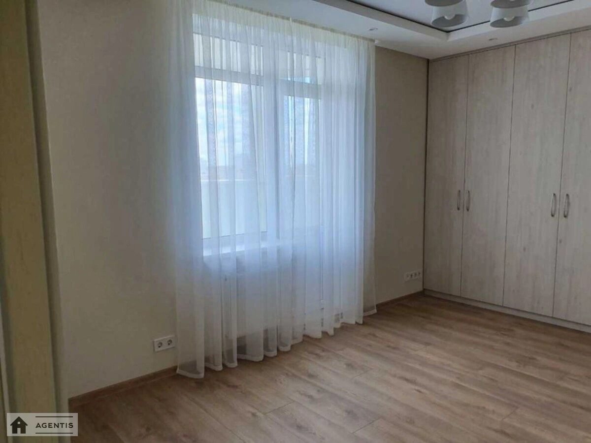 Сдам квартиру. 3 rooms, 92 m², 5th floor/15 floors. 17, Коломиевский 17, Киев. 