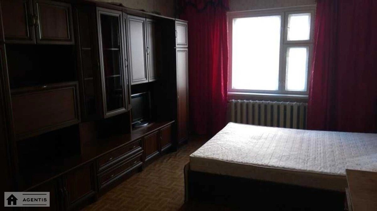 Apartment for rent. 3 rooms, 100 m², 5th floor/16 floors. 7, Vyshnyakivska 7, Kyiv. 