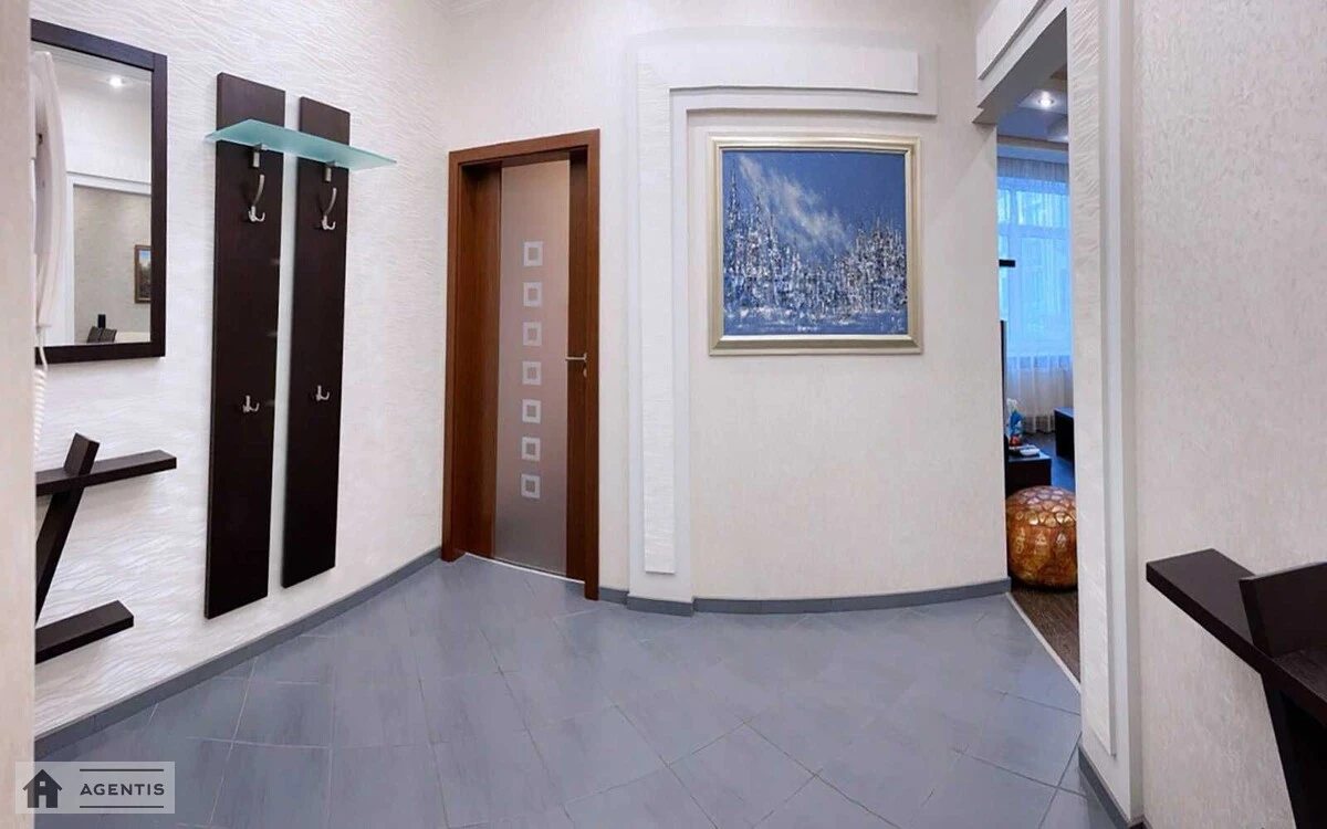 Apartment for rent. 2 rooms, 52 m², 3rd floor/9 floors. 30, Schekavytcka 30, Kyiv. 