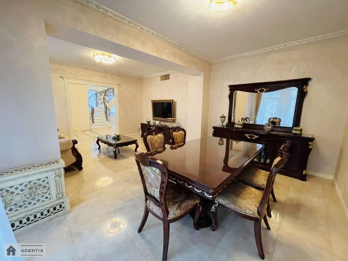 Apartment for rent. 5 rooms, 190 m², 3rd floor/4 floors. 9, Vozdvyzhenska 9, Kyiv. 