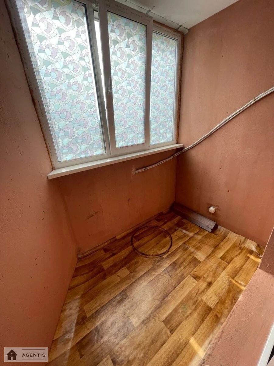 Apartment for rent. 1 room, 34 m², 7th floor/20 floors. 1, Sofiyi Rusovoyi vul., Kyiv. 