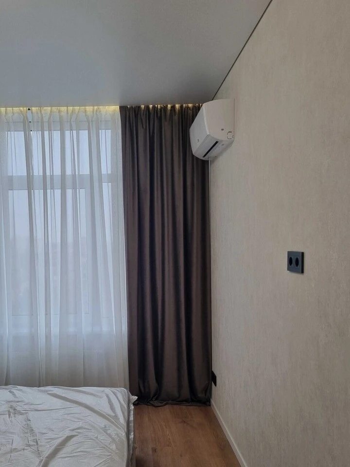 Apartment for rent. 1 room, 49 m², 15 floor/25 floors. Yevhena Sverstyuka vul. Maryny Raskovoyi, Kyiv. 