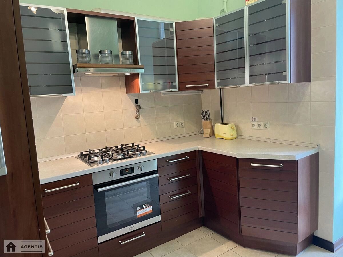 Apartment for rent. 4 rooms, 126 m², 3rd floor/5 floors. 26, Yaroslaviv Val 26, Kyiv. 