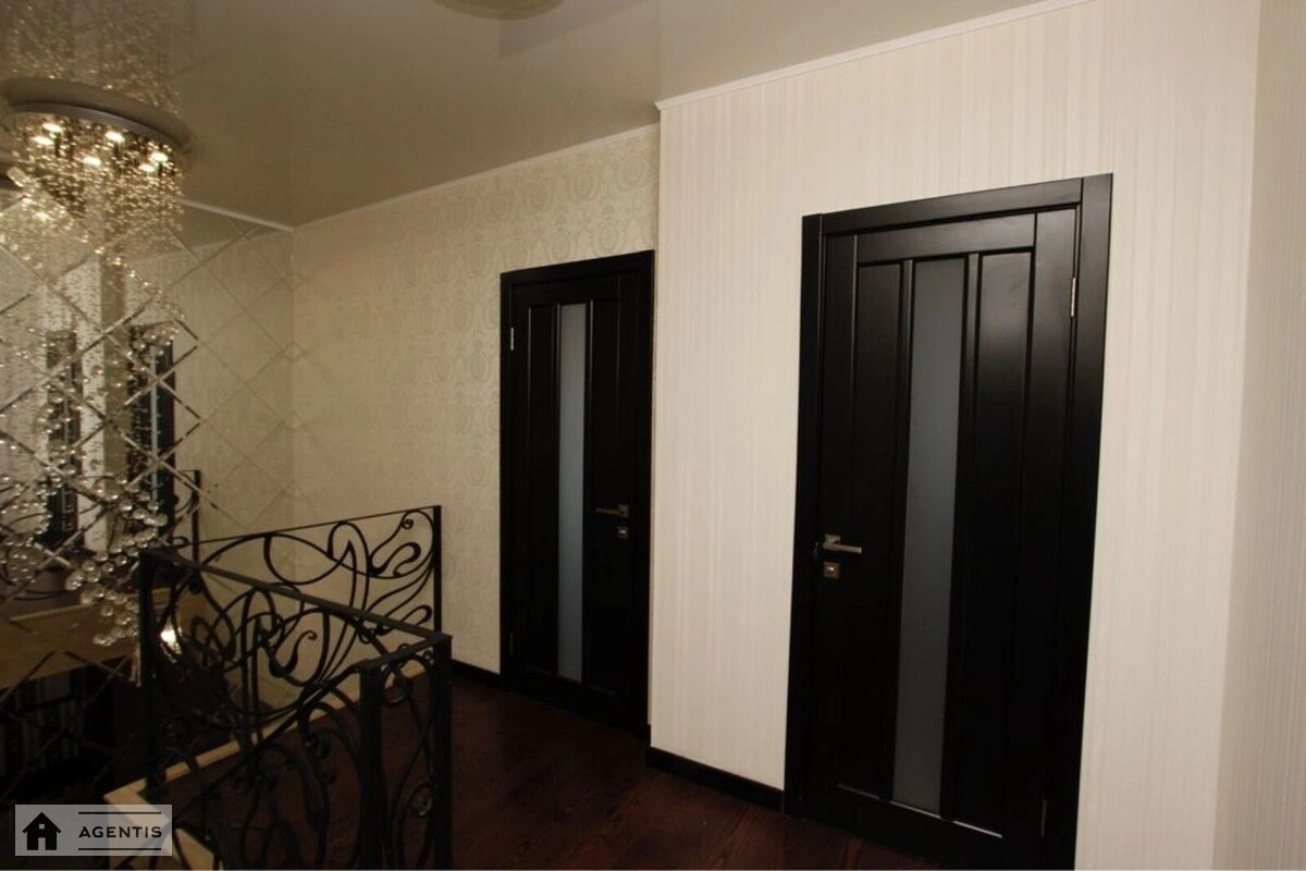 Apartment for rent. 4 rooms, 110 m², 10th floor/11 floors. 7, Pivdenna vul., Kyiv. 