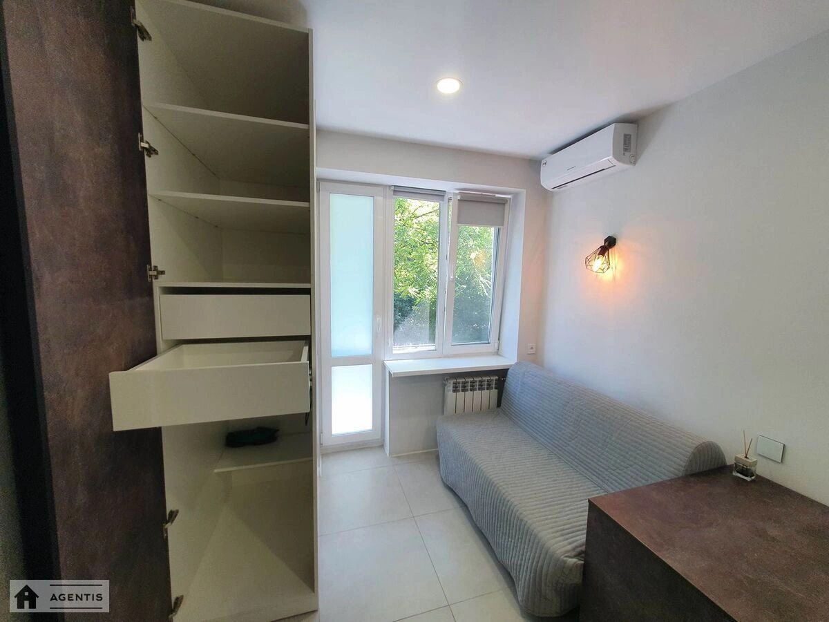 Apartment for rent. 1 room, 16 m², 2nd floor/5 floors. 9, Beresteyskyy prosp. Peremohy, Kyiv. 