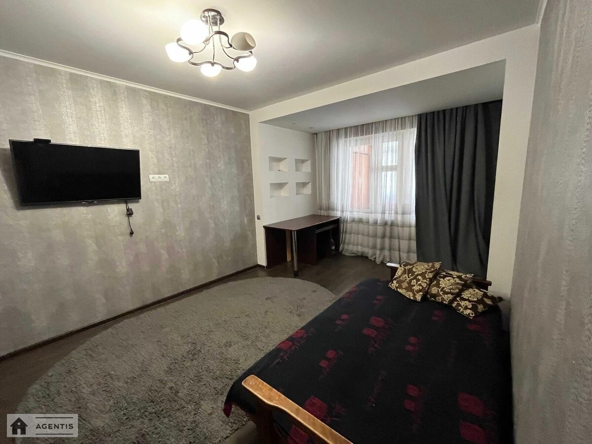 Сдам квартиру. 3 rooms, 72 m², 6th floor/16 floors. 10, Марини Цвєтаєвої вул., Киев. 