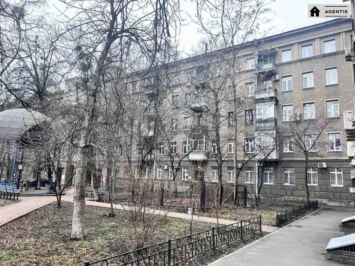 Apartment for rent. 3 rooms, 110 m², 3rd floor/5 floors. 7, Akademika Bohomoltsya vul., Kyiv. 