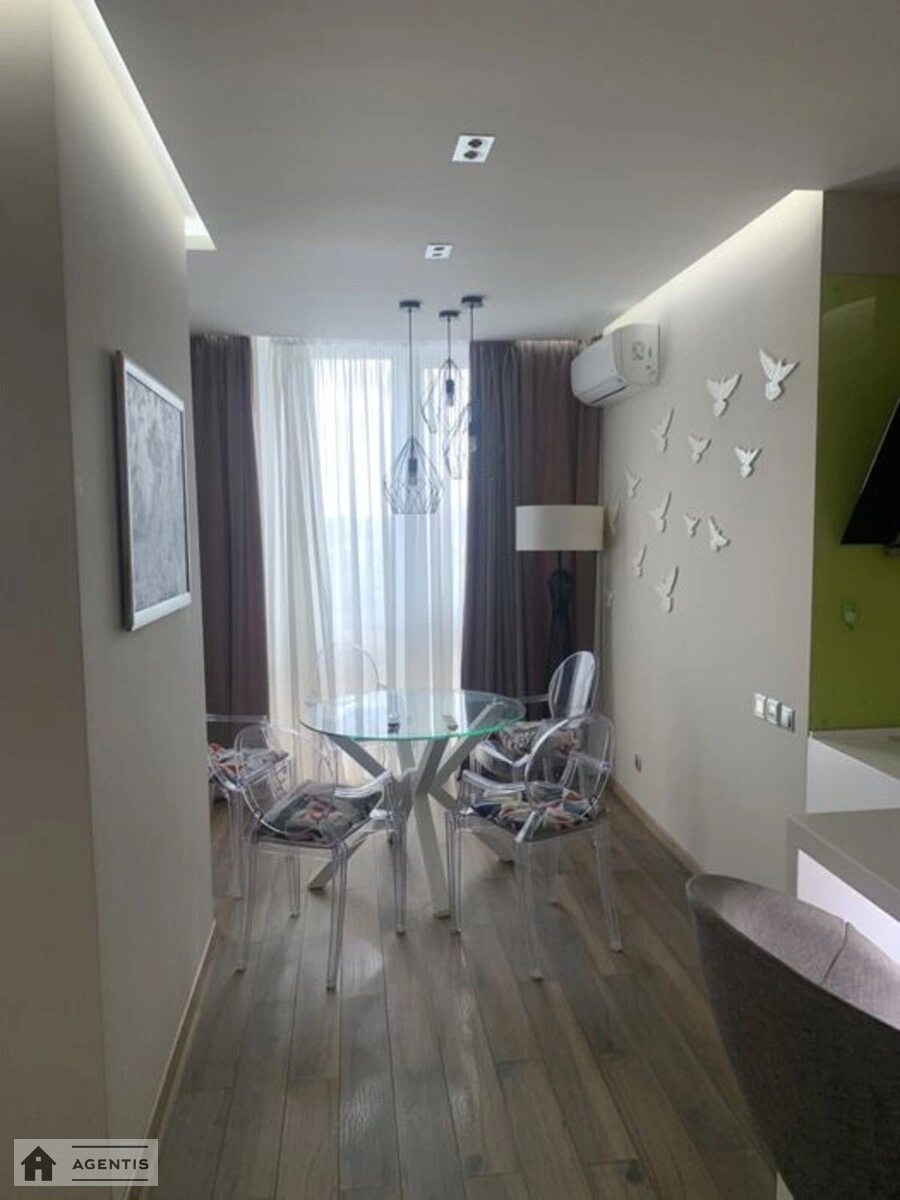 Apartment for rent. 3 rooms, 106 m², 21 floor/25 floors. 30, Sobornosti prosp. prospekt Vozzyednannya, Kyiv. 