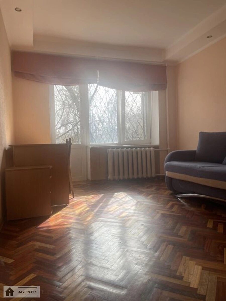 Apartment for rent. 2 rooms, 45 m², 1st floor/5 floors. 7, Geroyiv Oborony 7, Kyiv. 