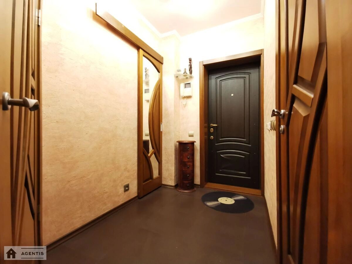 Apartment for rent. 1 room, 32 m², 9th floor/9 floors. 2, Berehova vul., Kyiv. 
