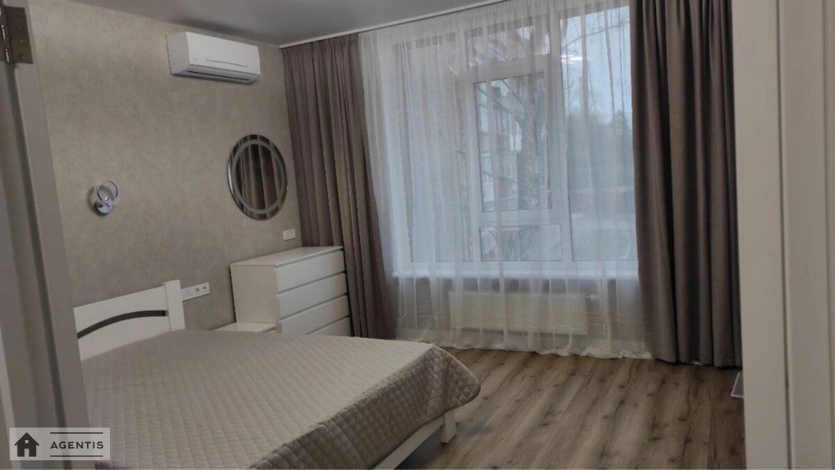 Сдам квартиру. 2 rooms, 52 m², 2nd floor/20 floors. Любомира Гузара просп. (Космонавта Комарова), Киев. 