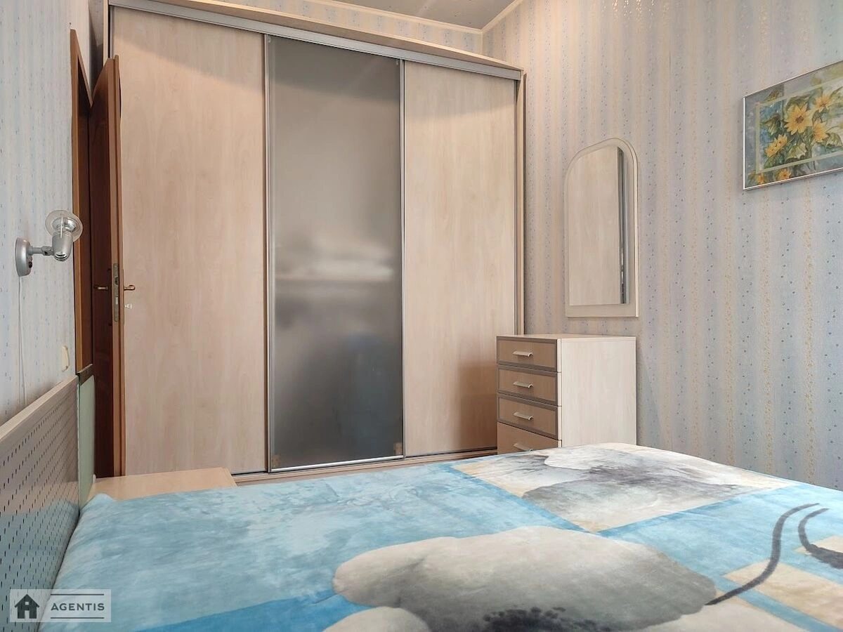 Apartment for rent. 2 rooms, 60 m², 4th floor/4 floors. 50, Bohdana Khmelnytskoho vul., Kyiv. 