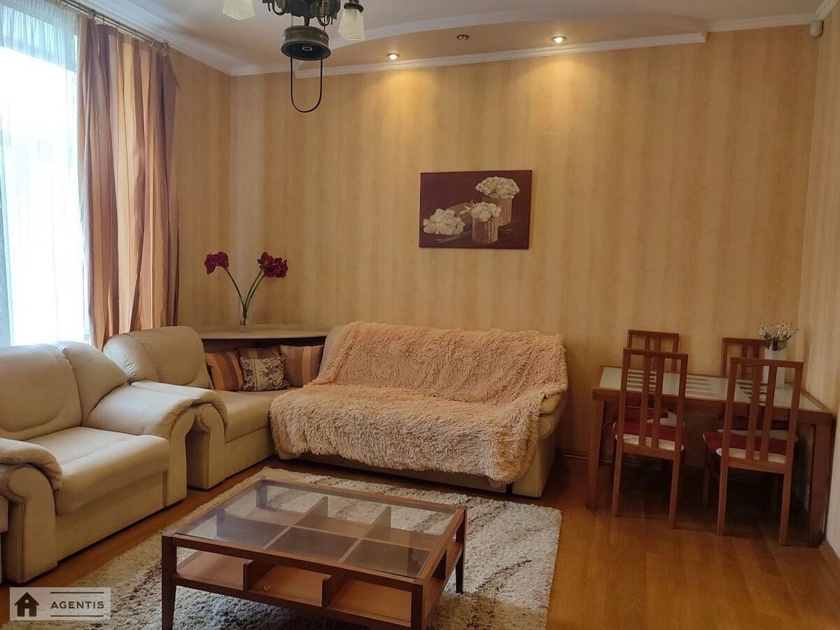 Apartment for rent. 2 rooms, 60 m², 4th floor/4 floors. 50, Bohdana Khmelnytskoho vul., Kyiv. 