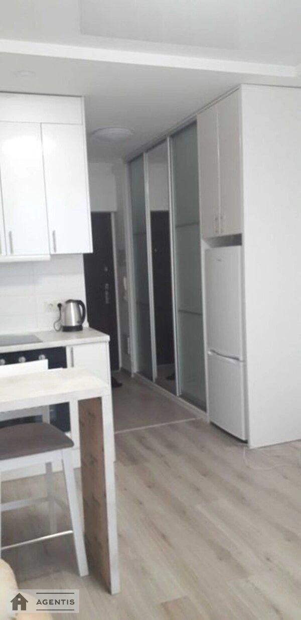Apartment for rent. 1 room, 21 m², 6th floor/18 floors. 17, Sobornosti prosp. prospekt Vozzyednannya, Kyiv. 