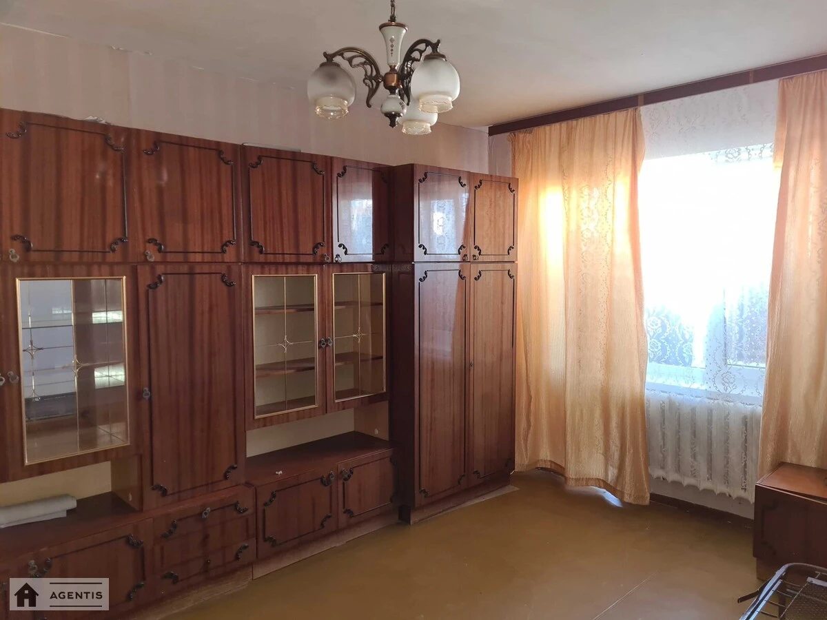 Apartment for rent. 1 room, 36 m², 3rd floor/9 floors. Vasylya Poryka vul., Kyiv. 