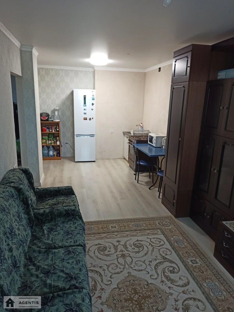 Apartment for rent. 3 rooms, 70 m², 9th floor/16 floors. 33, Magistralna 33, Kyiv. 