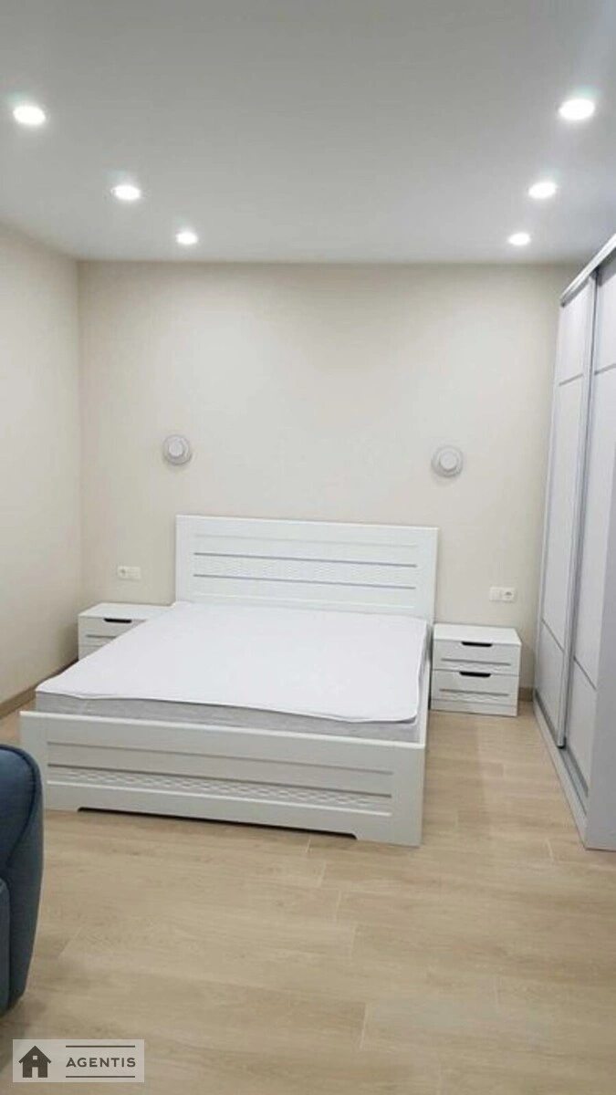Apartment for rent. 1 room, 51 m², 10th floor/10 floors. 21, Malozemelna 21, Kyiv. 