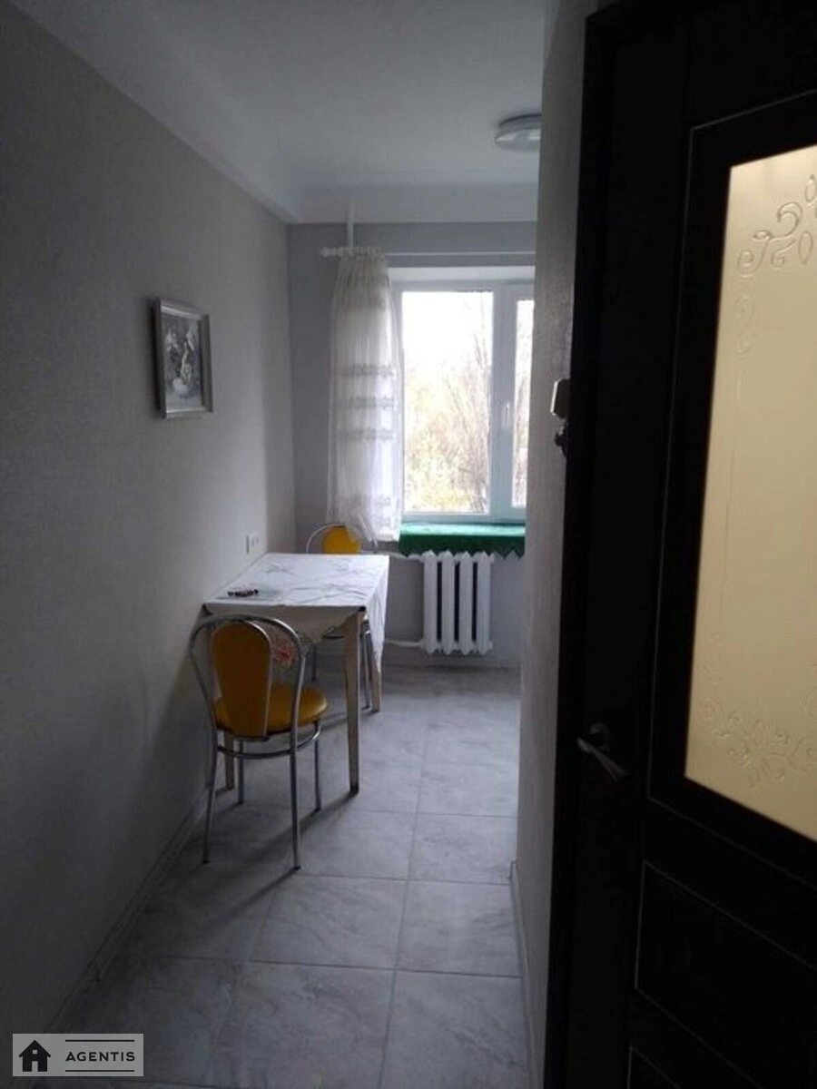 Apartment for rent. 1 room, 30 m², 4th floor/5 floors. Dniprovskyy rayon, Kyiv. 