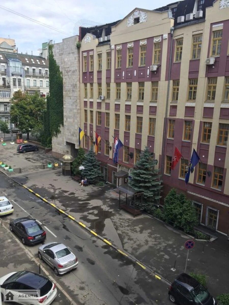 Сдам квартиру. 2 rooms, 52 m², 4th floor/6 floors. 20, Гоголевская 20, Киев. 