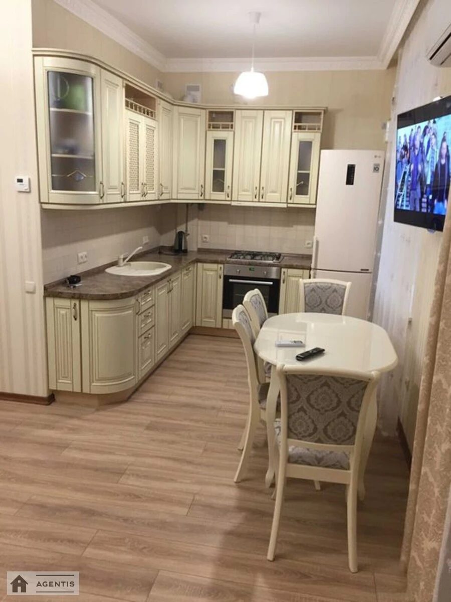 Apartment for rent. 2 rooms, 52 m², 4th floor/6 floors. 20, Gogolivska 20, Kyiv. 