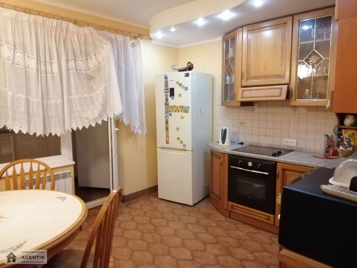Apartment for rent. 2 rooms, 80 m², 10th floor/14 floors. 1, Borysa Hmyri vul., Kyiv. 