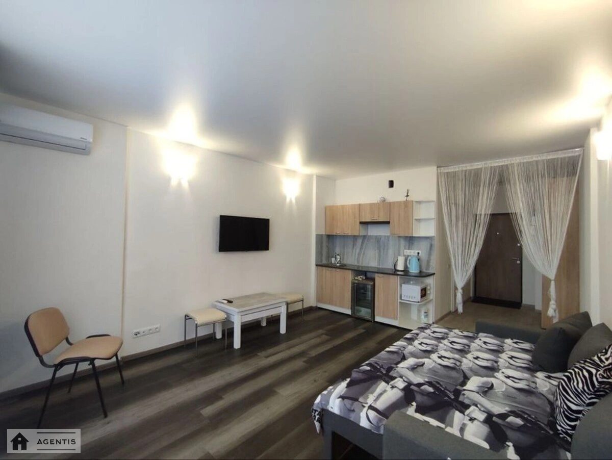 Apartment for rent. 1 room, 30 m², 9th floor/27 floors. 17, Mykoly Bazhana prosp., Kyiv. 