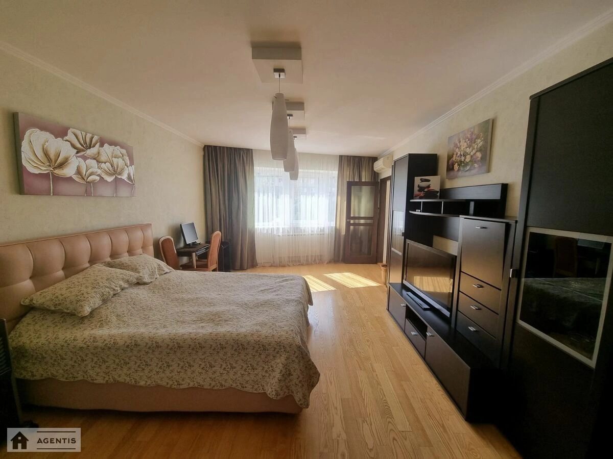 Apartment for rent. 1 room, 55 m², 3rd floor/25 floors. 14, Verhovnoyi Rady 14, Kyiv. 