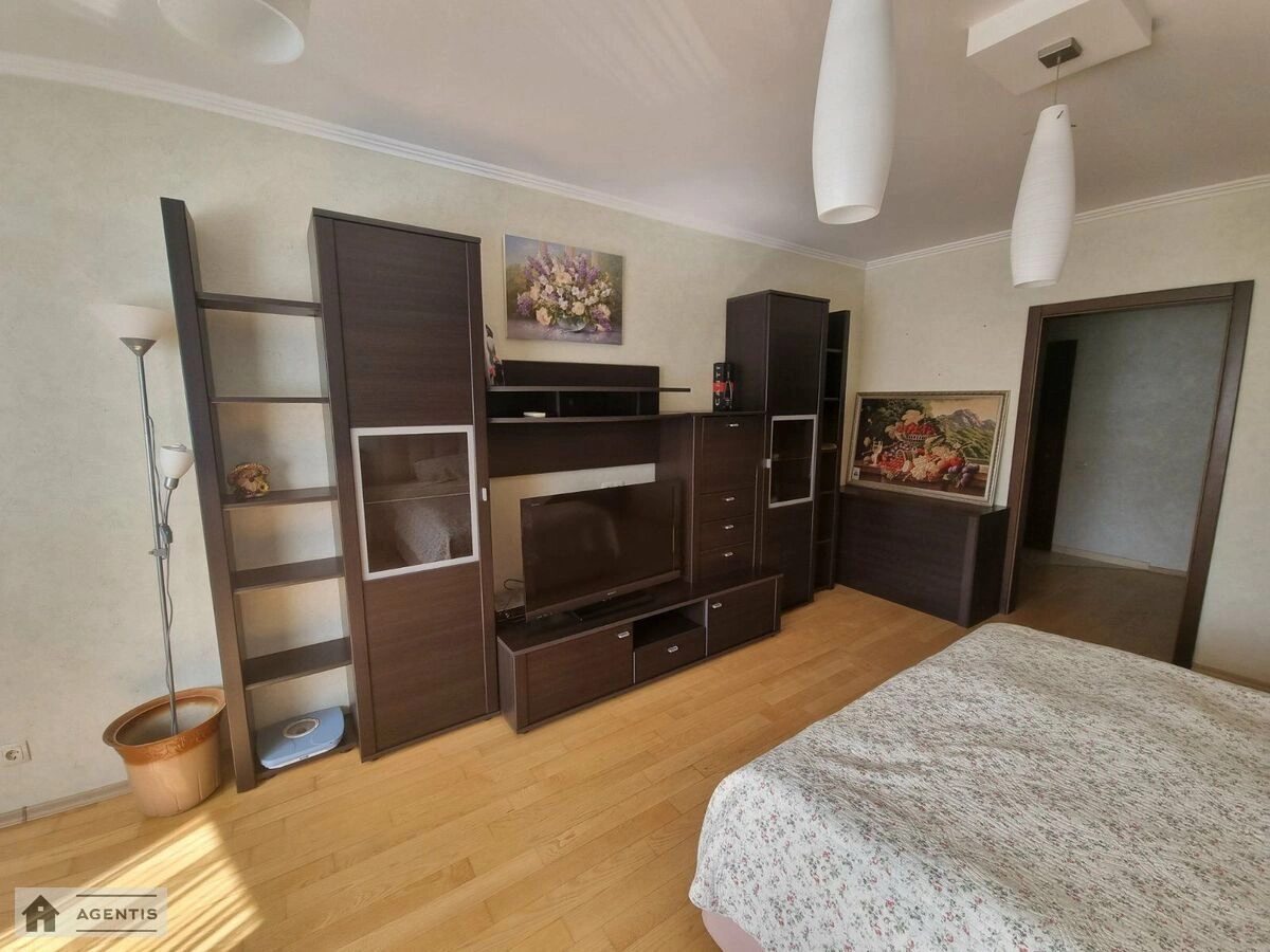 Сдам квартиру. 1 room, 55 m², 3rd floor/25 floors. 14, Верховной Рады 14, Киев. 