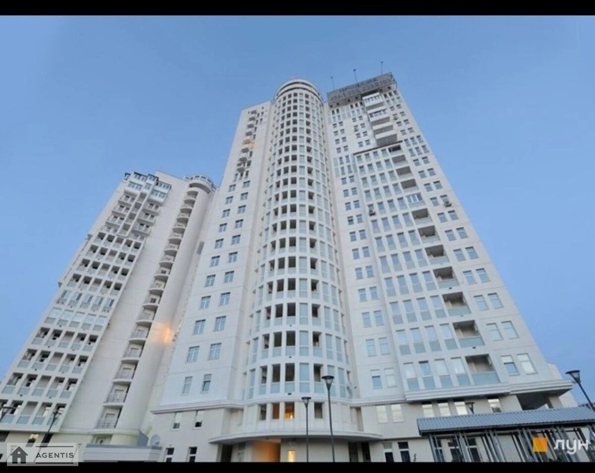 Здам квартиру. 3 rooms, 147 m², 12 floor/18 floors. 14, Миколи Міхновського бульв. (Дружби Народів), Київ. 