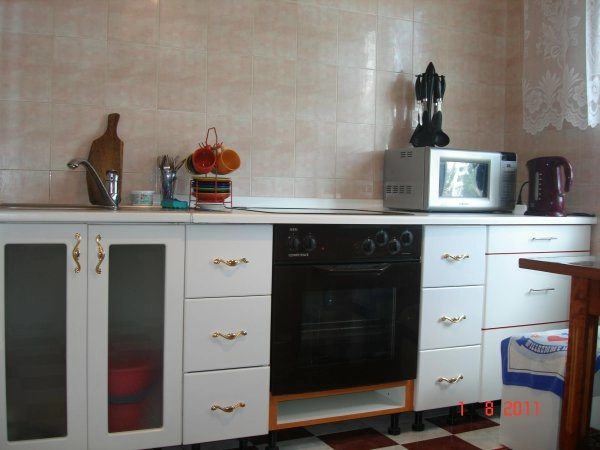 Entire place for rent. 2 rooms, 60 m², 4th floor/9 floors. 14, Lenyna, Yuzhnoukrayinsk. 